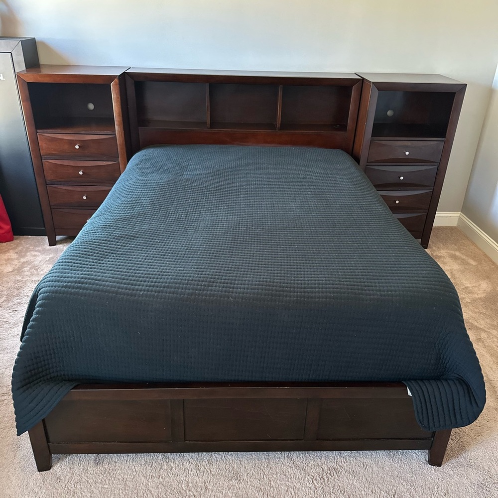 Full Bedroom Furniture Set (Queen)
